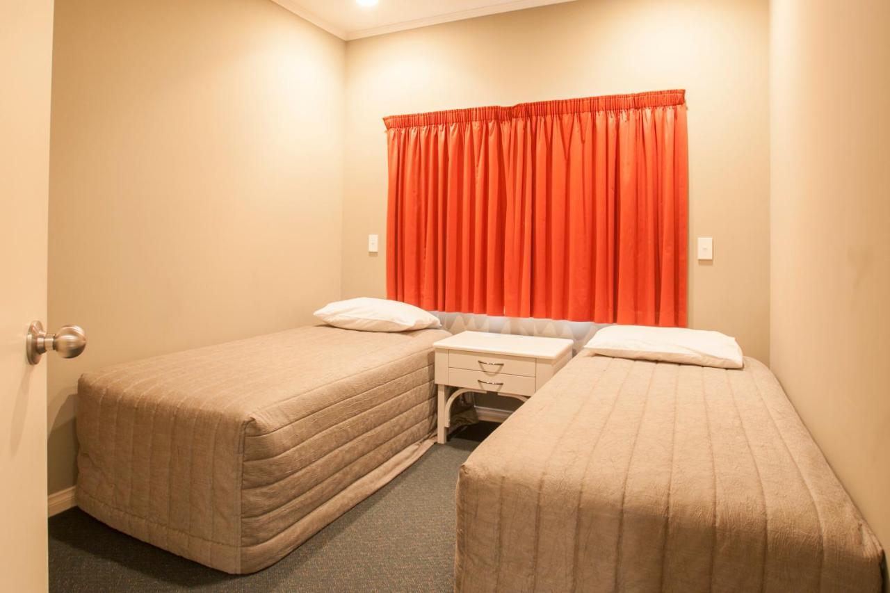 Cornwall Motor Lodge Palmerston North Exterior photo