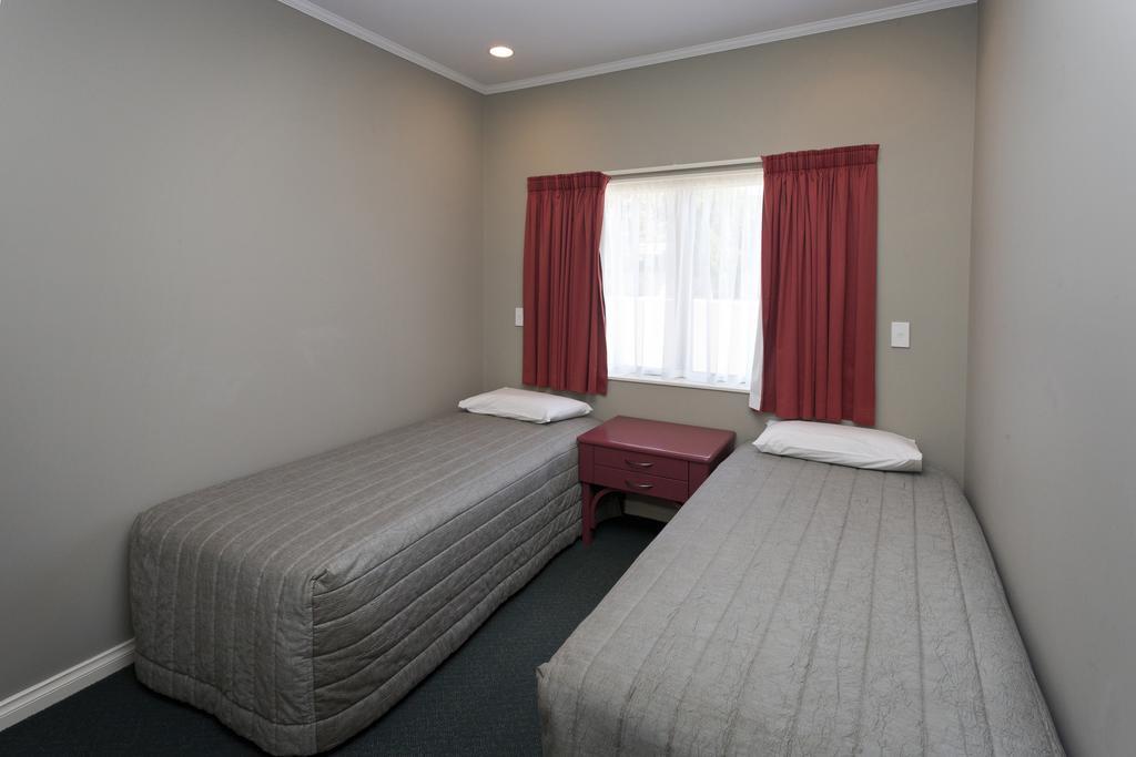 Cornwall Motor Lodge Palmerston North Exterior photo