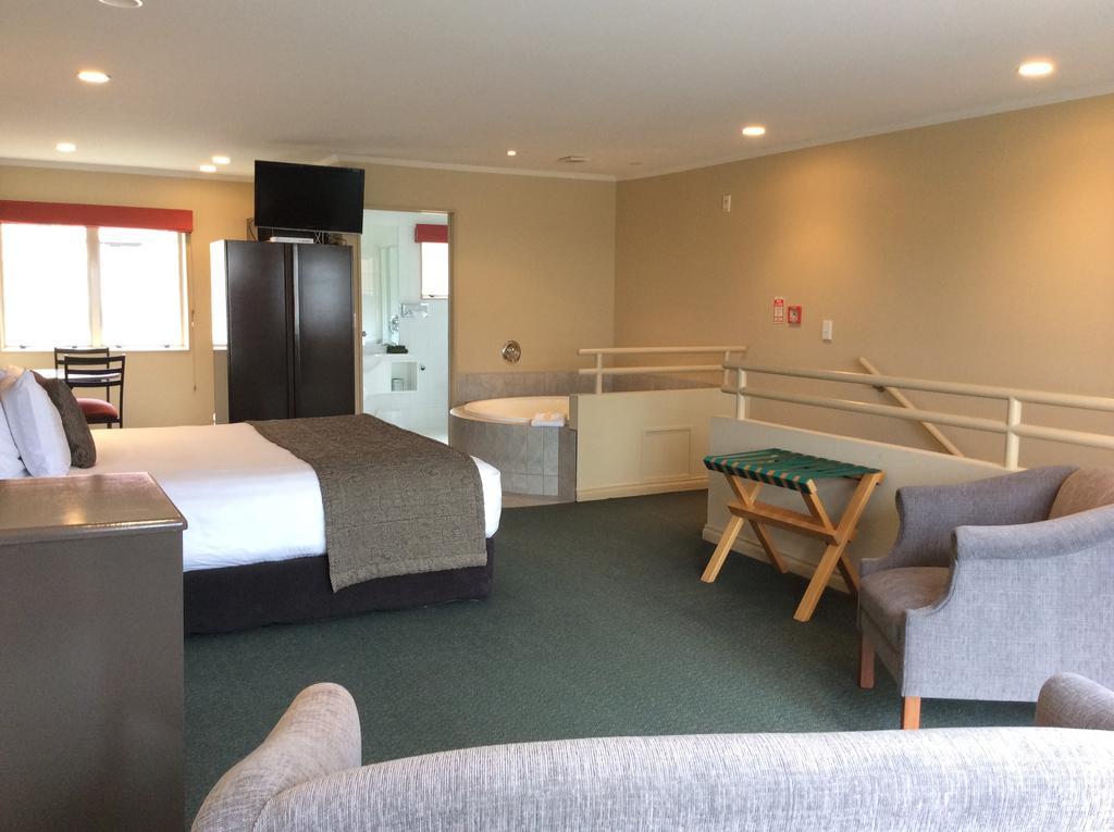 Cornwall Motor Lodge Palmerston North Exterior photo