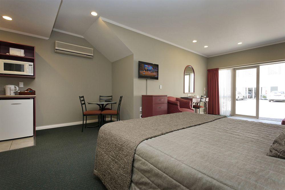 Cornwall Motor Lodge Palmerston North Exterior photo