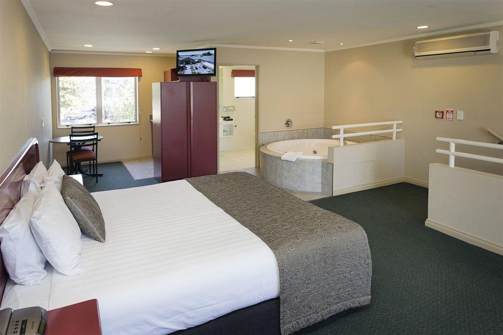 Cornwall Motor Lodge Palmerston North Exterior photo