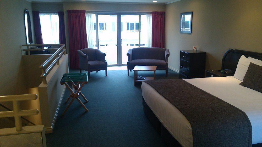 Cornwall Motor Lodge Palmerston North Exterior photo