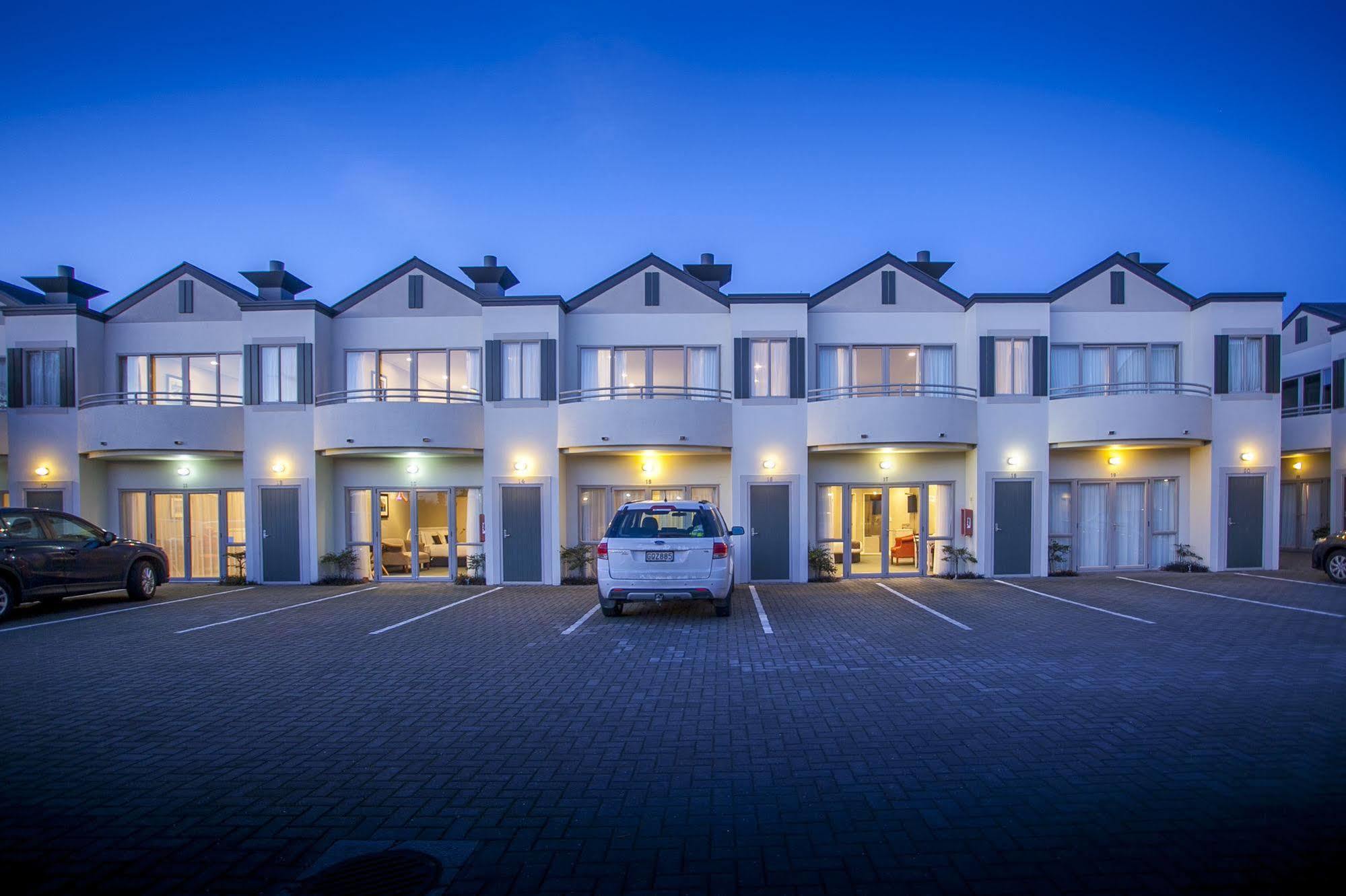 Cornwall Motor Lodge Palmerston North Exterior photo