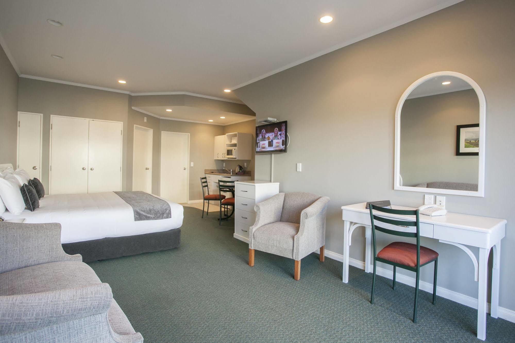 Cornwall Motor Lodge Palmerston North Exterior photo