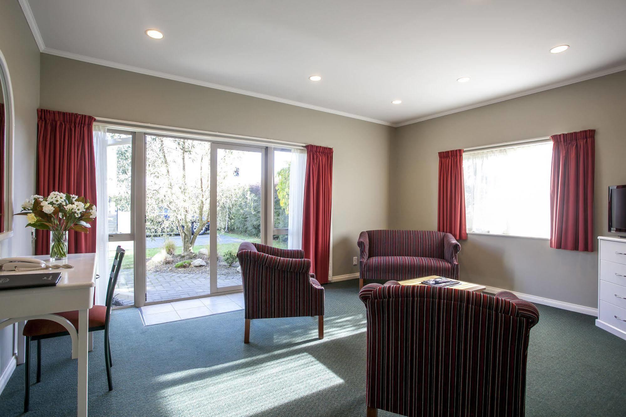 Cornwall Motor Lodge Palmerston North Exterior photo