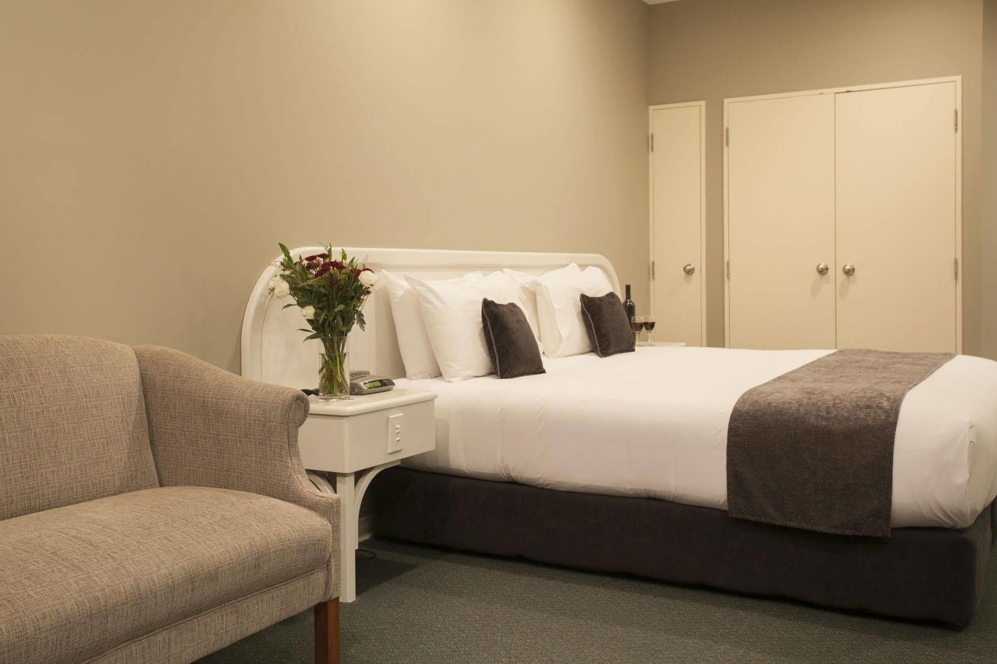 Cornwall Motor Lodge Palmerston North Exterior photo