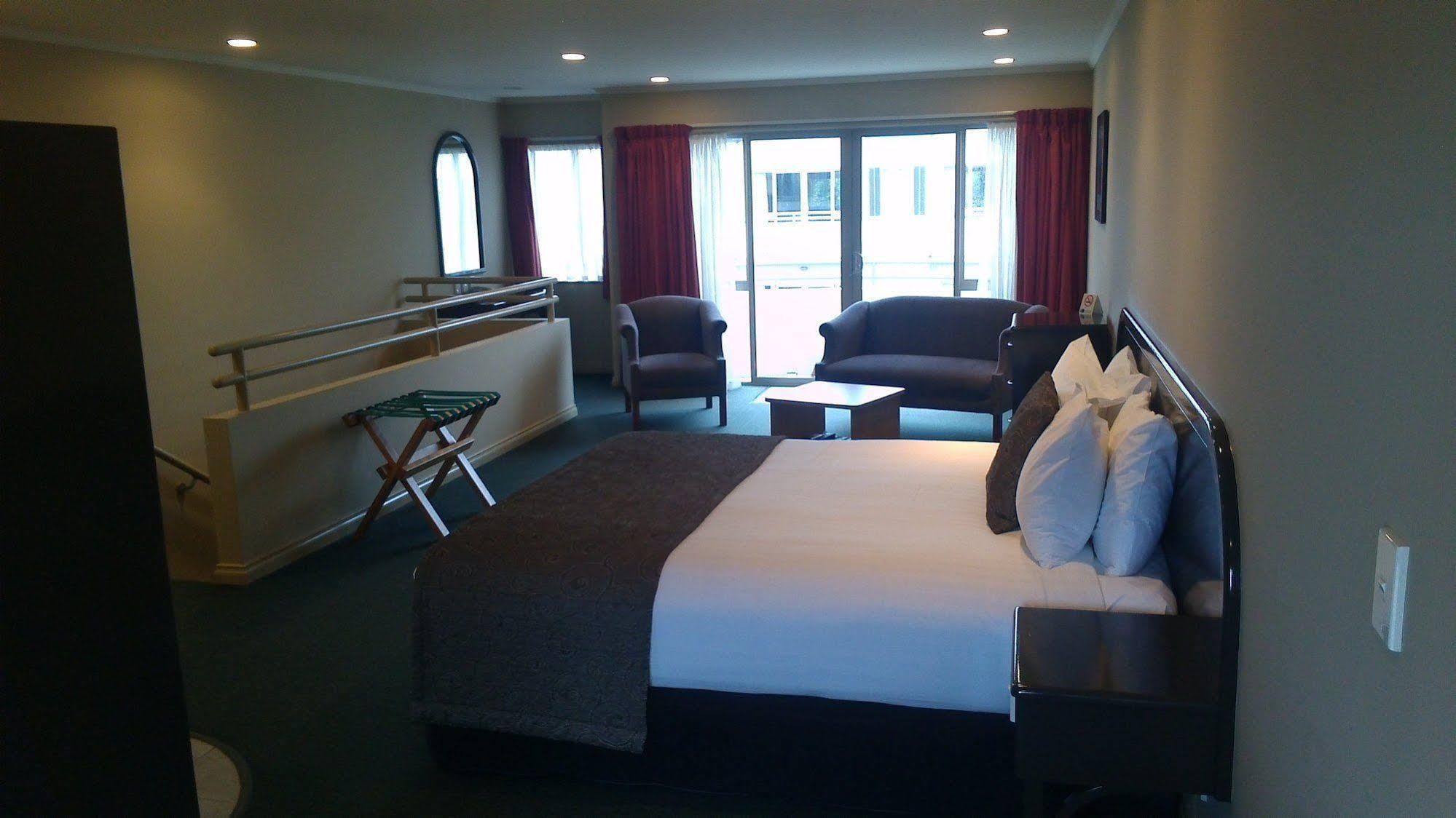 Cornwall Motor Lodge Palmerston North Exterior photo