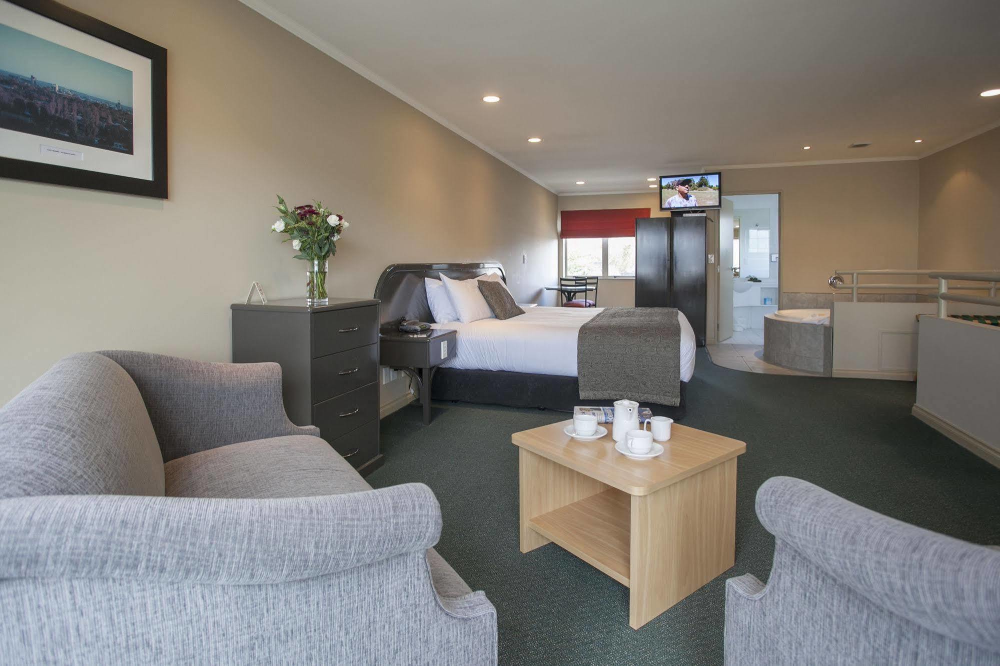 Cornwall Motor Lodge Palmerston North Exterior photo