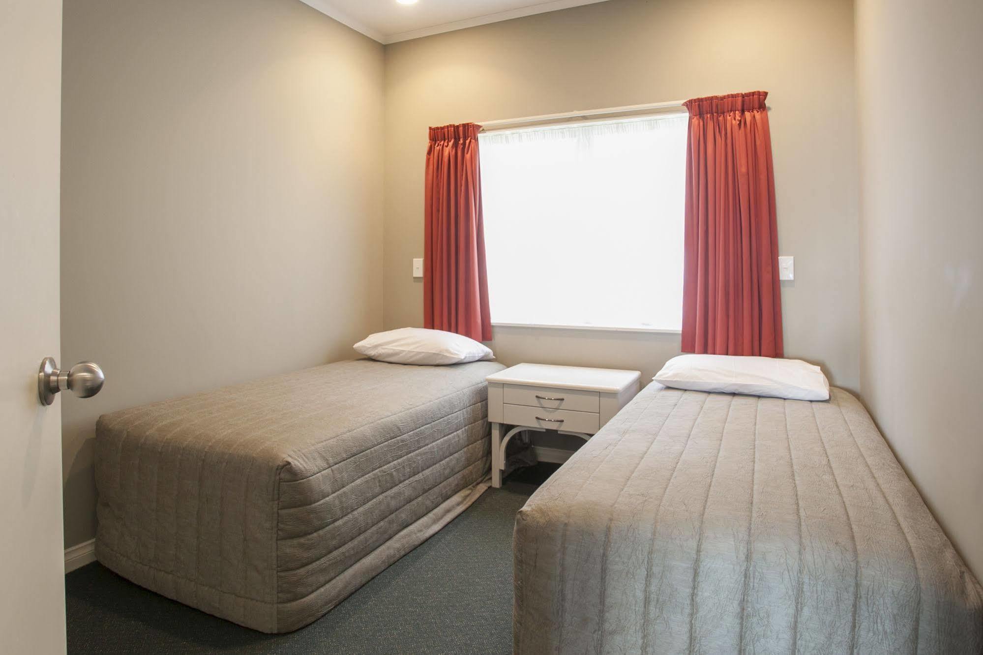 Cornwall Motor Lodge Palmerston North Exterior photo