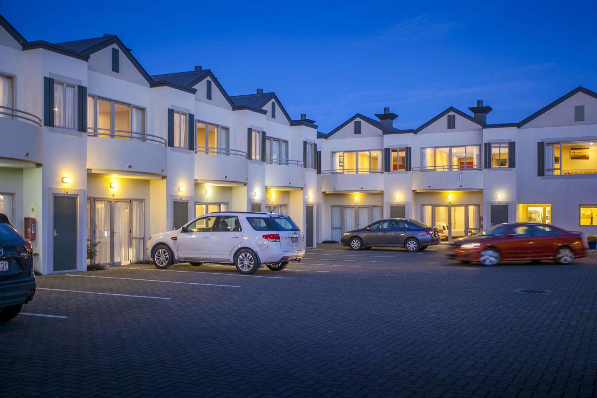 Cornwall Motor Lodge Palmerston North Exterior photo